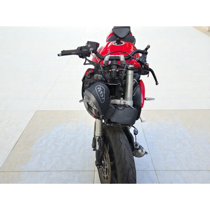 TRIUMPH STREET TRIPLE 660