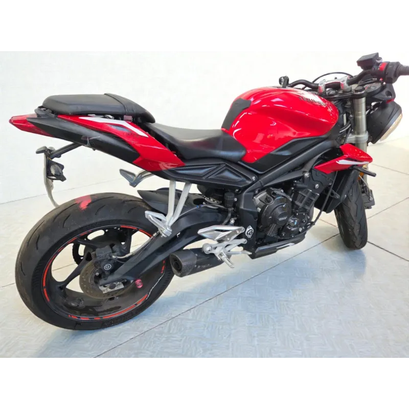 TRIUMPH STREET TRIPLE 660