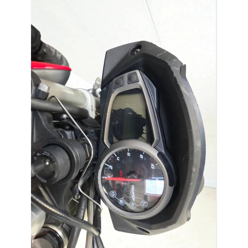 TRIUMPH STREET TRIPLE 660