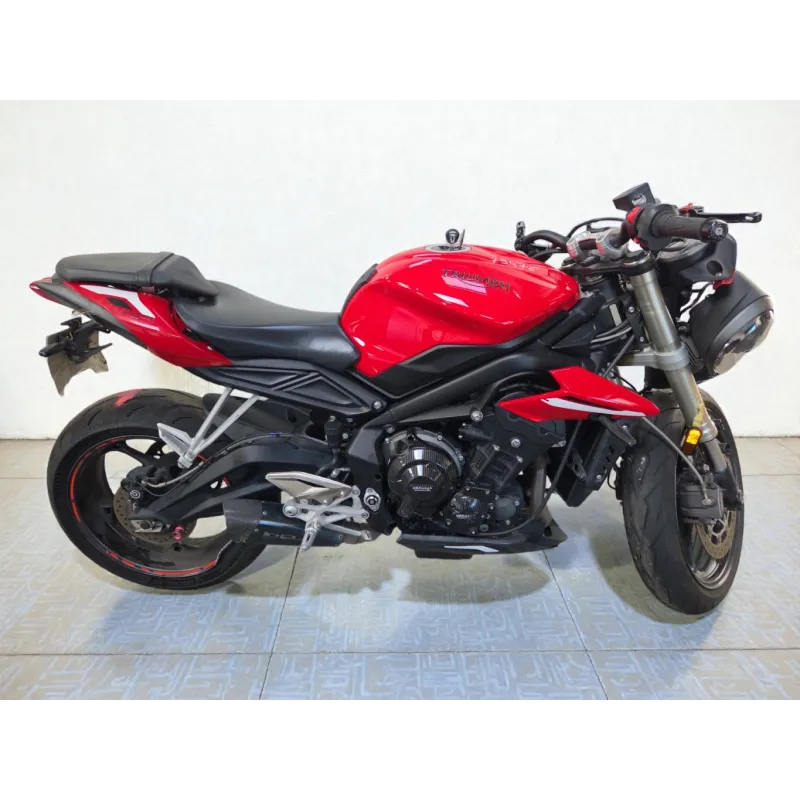 TRIUMPH STREET TRIPLE 660