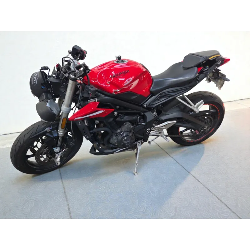 TRIUMPH STREET TRIPLE 660
