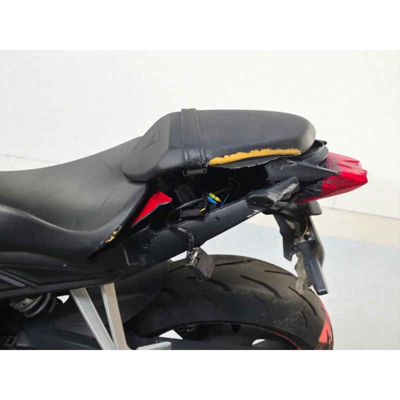 TRIUMPH STREET TRIPLE 660