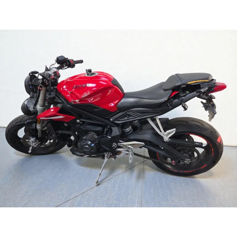TRIUMPH STREET TRIPLE 660