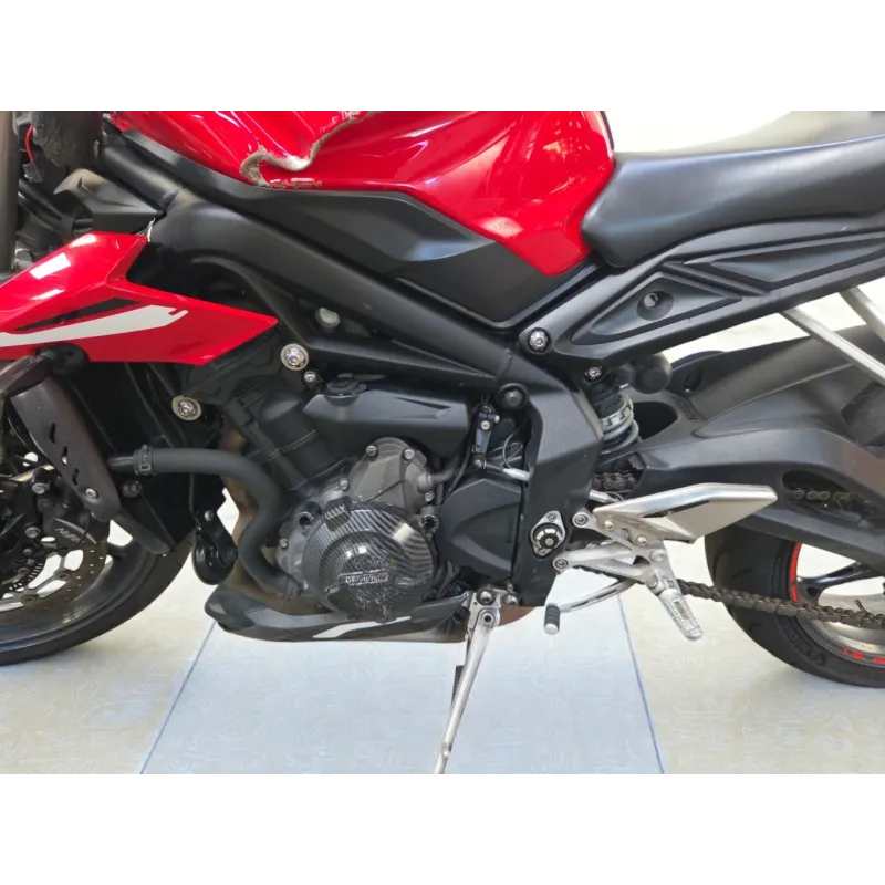 TRIUMPH STREET TRIPLE 660