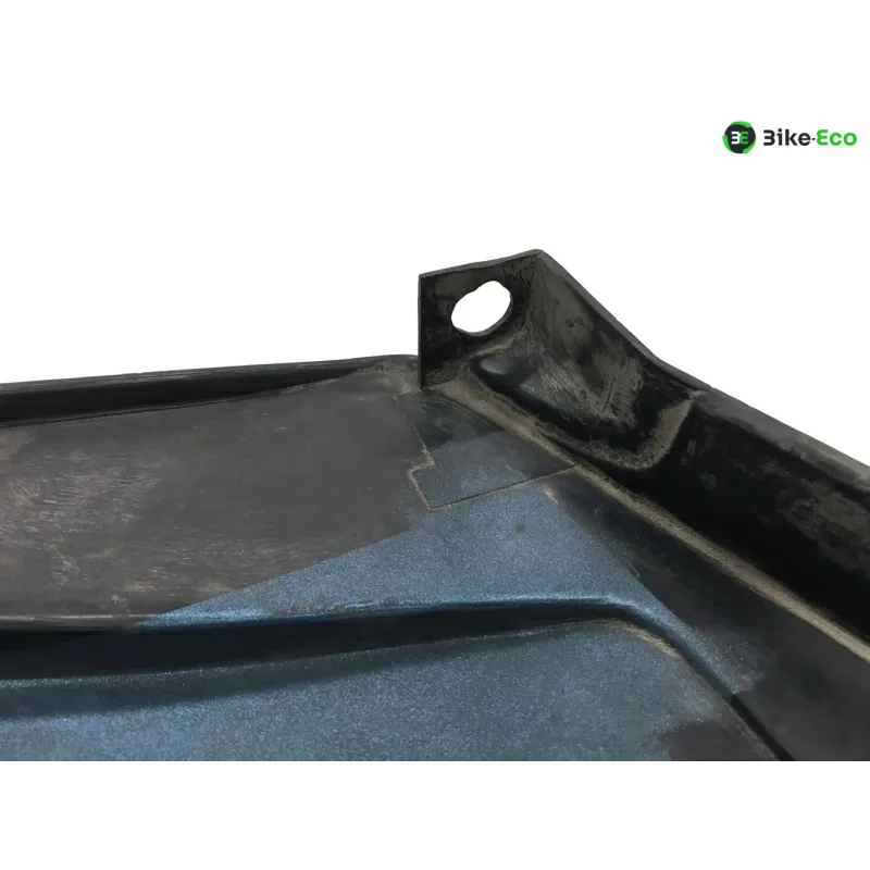 Cache carenage sous selle gauche SUZUKI GS 125 ES 1983-1985