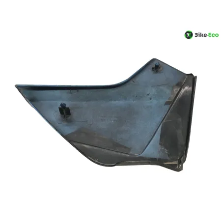 Cache carenage sous selle gauche SUZUKI GS 125 ES 1983-1985