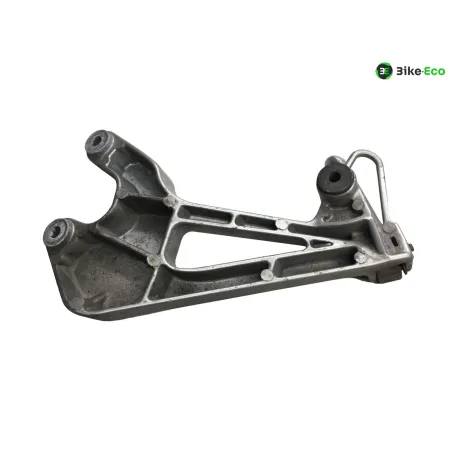 Platine et repose pieds arriere droit HONDA VFR 800 FI 2000-2001