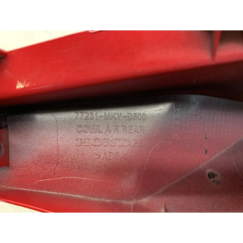 Cache carenage coque arriere droit HONDA CBR 650 R 2021-2023