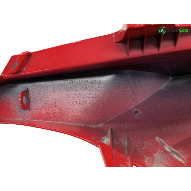 Cache carenage coque arriere droit HONDA CBR 650 R 2021-2023
