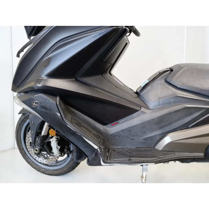 KYMCO AK 550