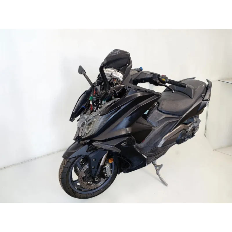 KYMCO AK 550