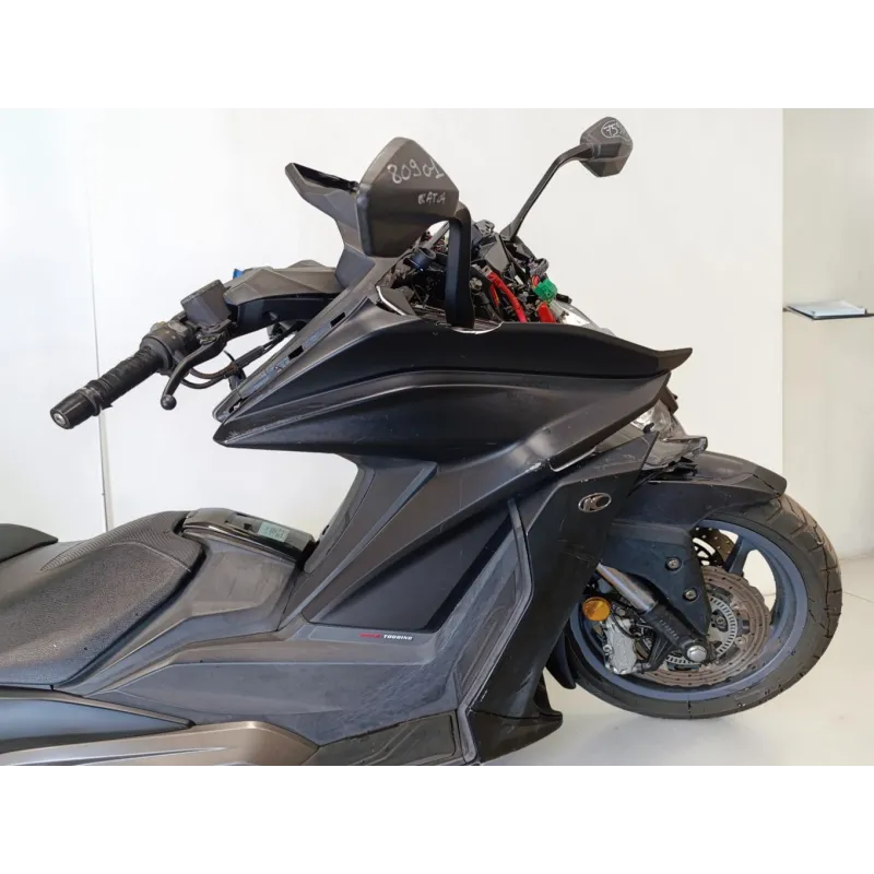 KYMCO AK 550