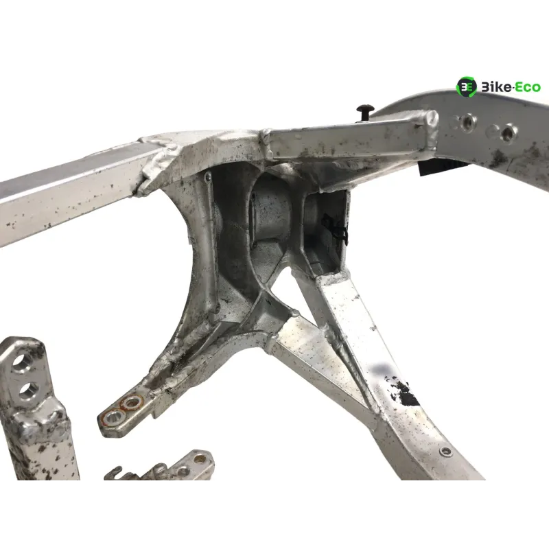 Cadre avec carte grise SUZUKI GSXR 1100 1990