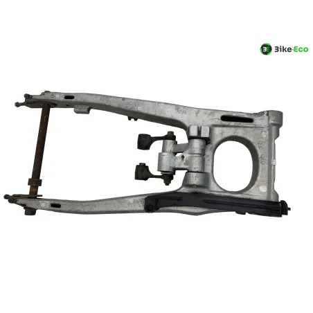 Bras oscillant HONDA VF 400 F 1983-1984