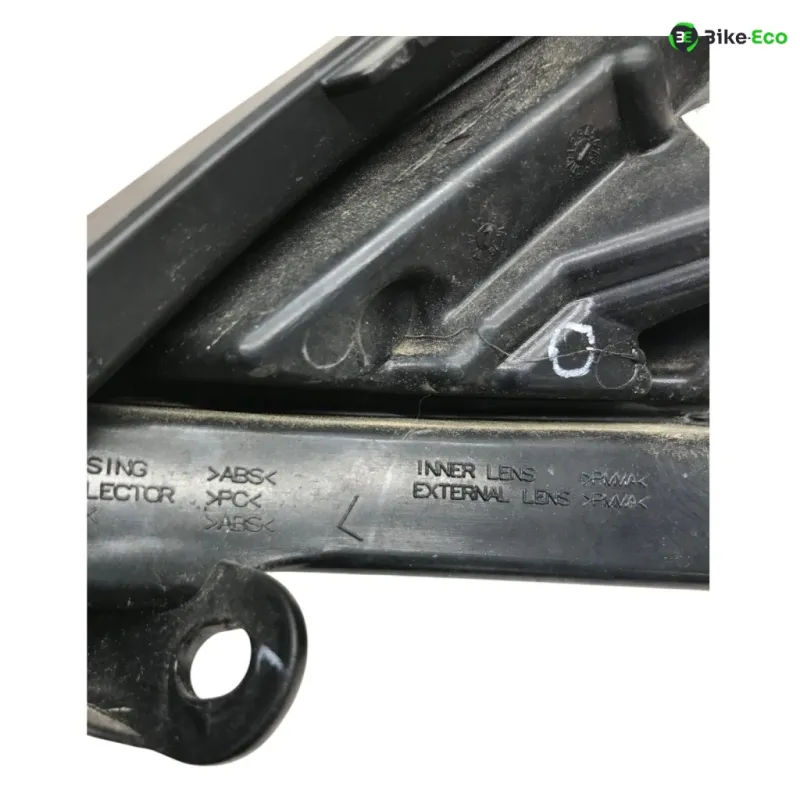 Feu arriere PEUGEOT METROPOLIS 400 2014-2016