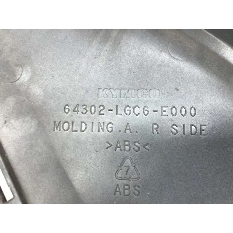Cache flanc de carenage droit KYMCO AK 550 2017-2020