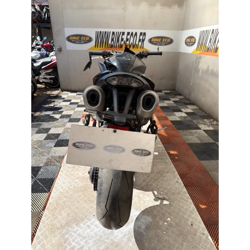 TRIUMPH SPEED TRIPLE 1050
