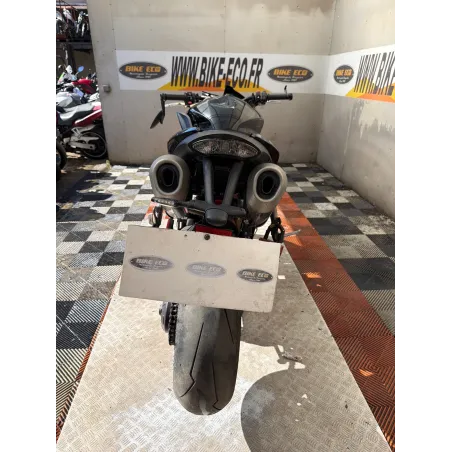 TRIUMPH SPEED TRIPLE 1050