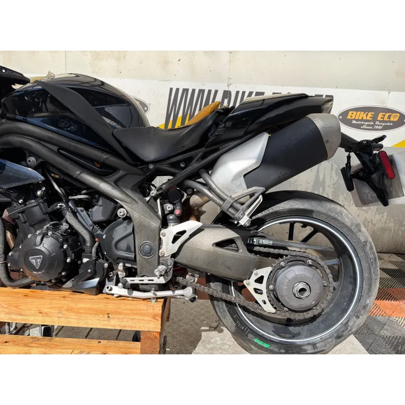 TRIUMPH SPEED TRIPLE 1050