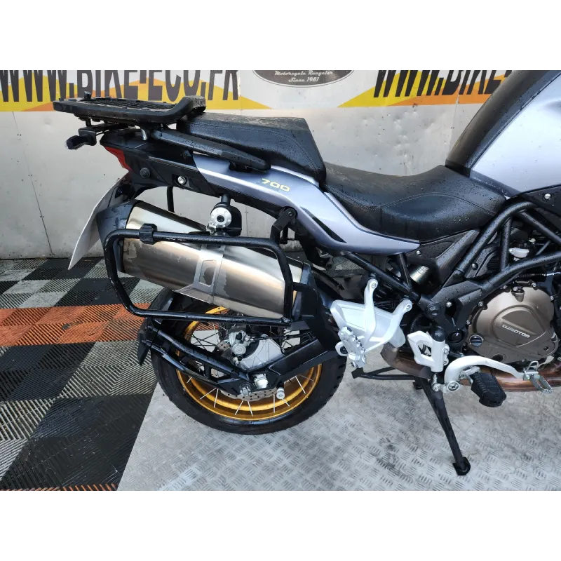 QJ MOTOR SRT 700 SX TOURING