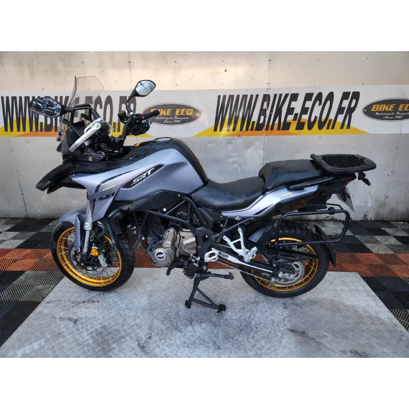 QJ MOTOR SRT 700 SX TOURING