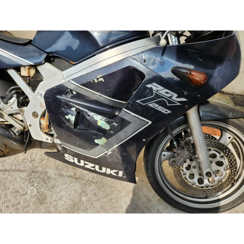 SUZUKI RGV 250