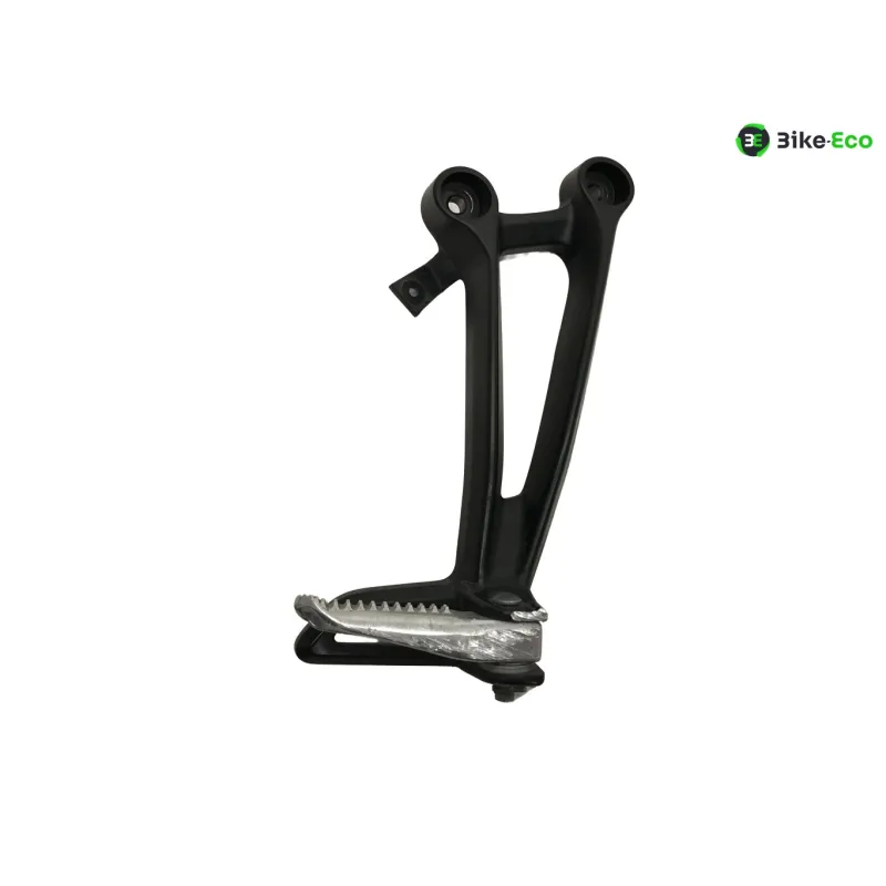 Platine et repose pieds arriere droit YAMAHA MT07 700 2023-2024