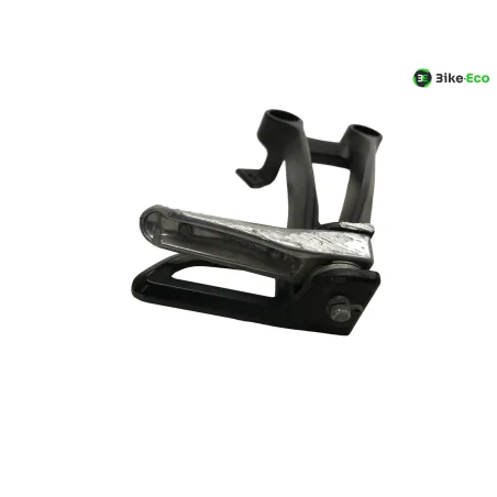 Platine et repose pieds arriere droit YAMAHA MT07 700 2023-2024