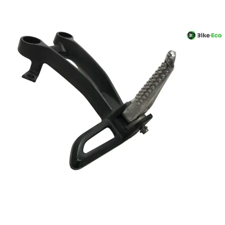 Platine et repose pieds arriere droit YAMAHA MT07 700 2023-2024