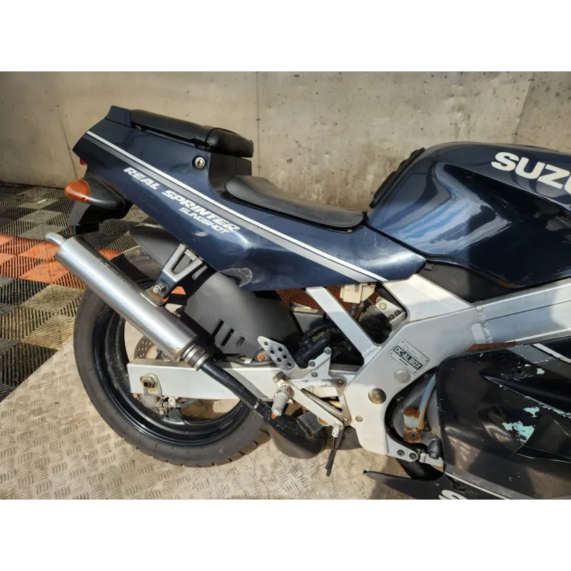 SUZUKI RGV 250