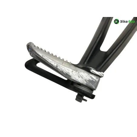 Platine et repose pieds arriere droit YAMAHA MT07 700 2023-2024