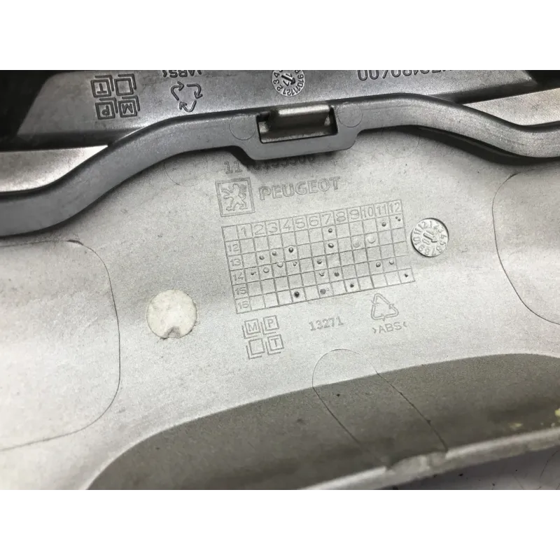 Cache carenage face avant PEUGEOT METROPOLIS 400 2017-2020