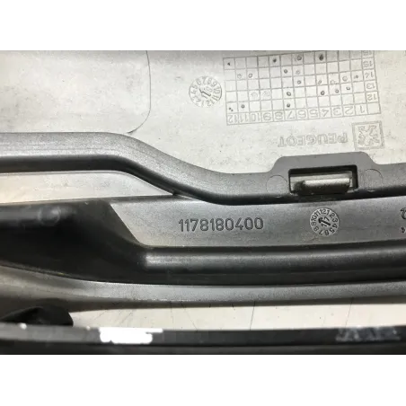 Cache carenage face avant PEUGEOT METROPOLIS 400 2017-2020