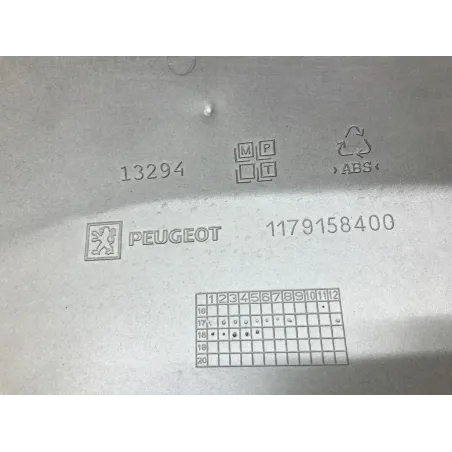 Cache carenage coque arriere gauche PEUGEOT METROPOLIS 400 2017-2020