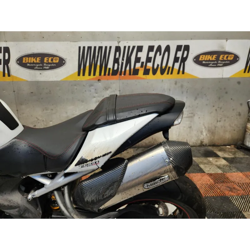 TRIUMPH 1050 SPEED TRIPLE RS