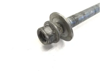 Axe de roue arriere YAMAHA TDM 850 1996-2001