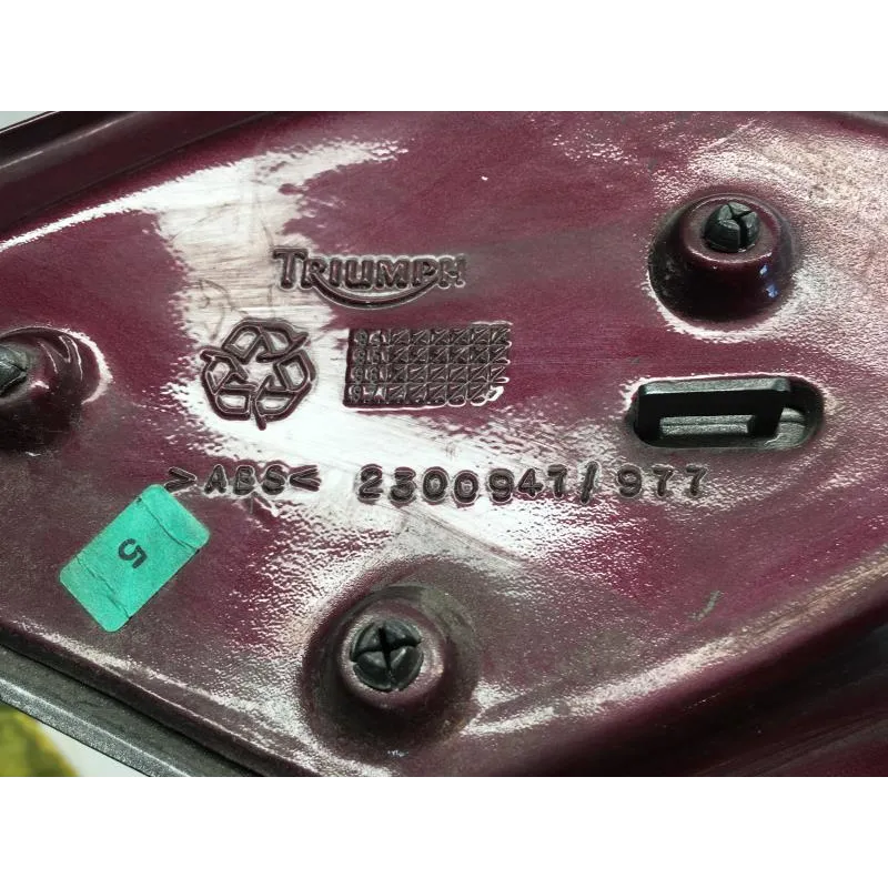 Cache carenage coque arriere droit TRIUMPH TROPHY 900 1996-2001
