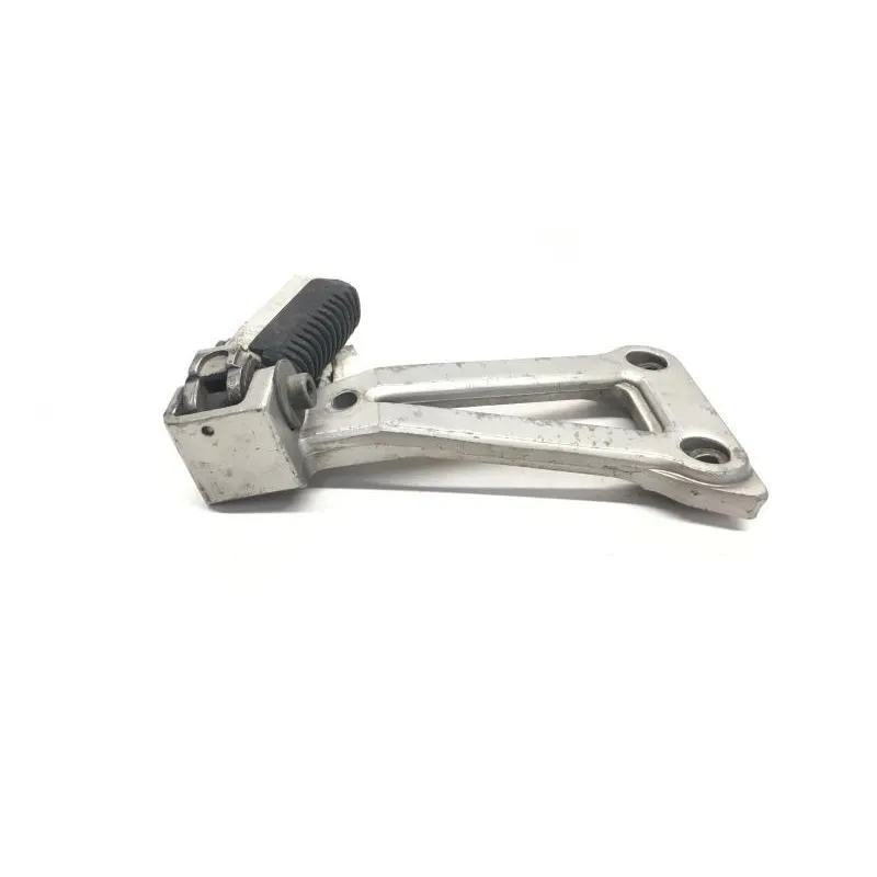Platine et repose pieds arriere droit SUZUKI GSF 400 1991-1993 BANDIT