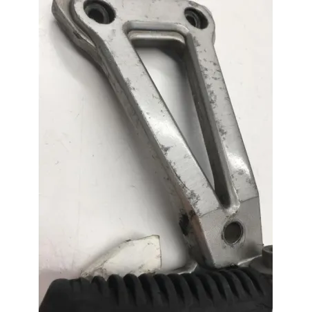 Platine et repose pieds arriere droit SUZUKI GSF 400 1991-1993 BANDIT
