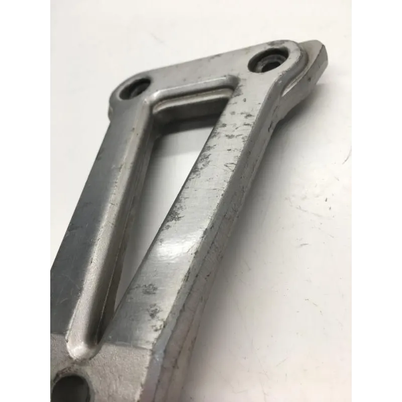 Platine et repose pieds arriere droit SUZUKI GSF 400 1991-1993 BANDIT