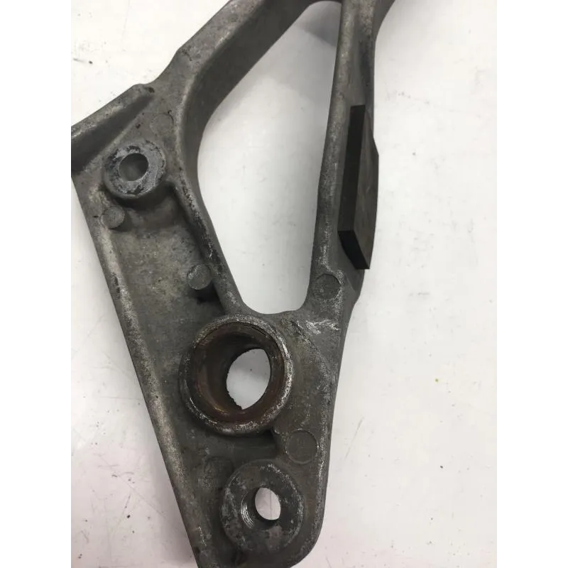 Platine et repose pieds arriere droit YAMAHA TDM 850 1991-1993