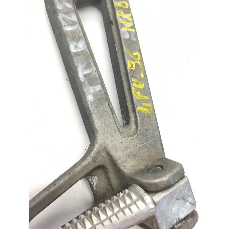 Platine et repose pieds arriere droit YAMAHA TDR 125 1993-1996