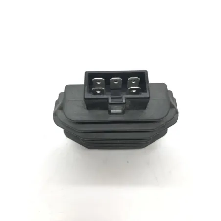 Regulateur charge batterie PIAGGIO VESPA LX 125 2005-2009
