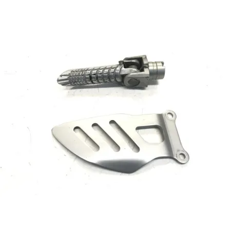 Repose pieds avant droit SUZUKI GSXR 750 2008-2010