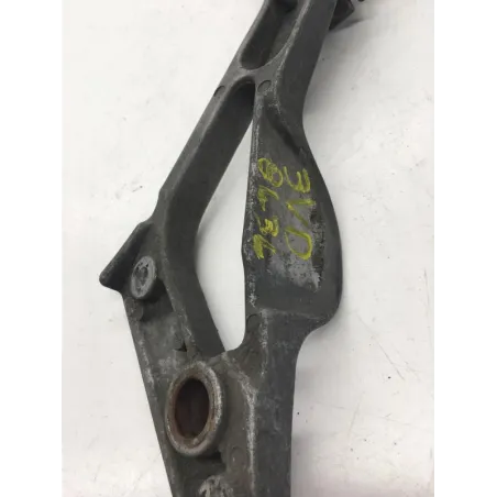 Platine et repose pieds arriere droit YAMAHA TDM 850 1991-1993