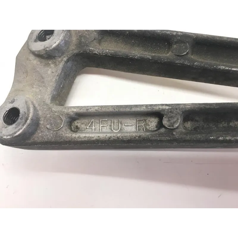 Platine et repose pieds arriere droit YAMAHA TDR 125 1993-1996