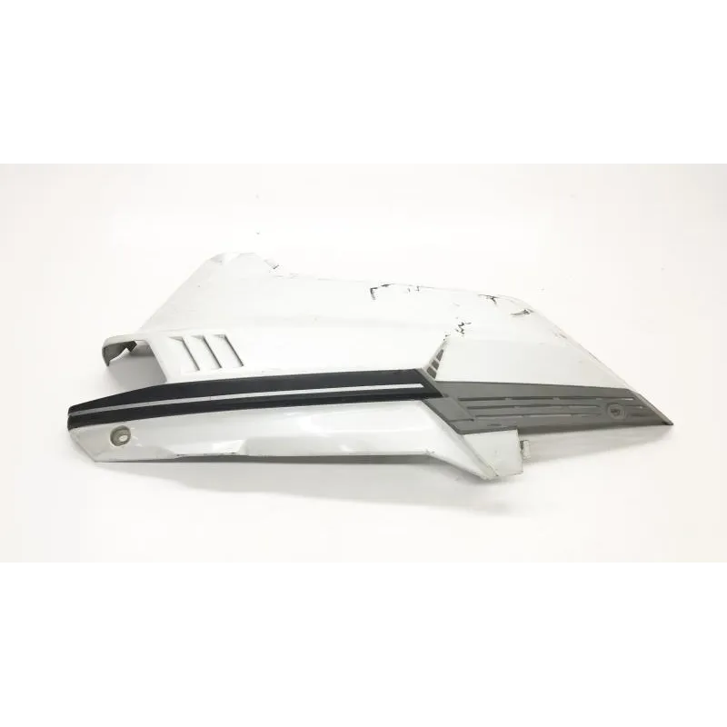 Cache carenage coque arriere droit YAMAHA XC 125 1985-1989 BELUGA