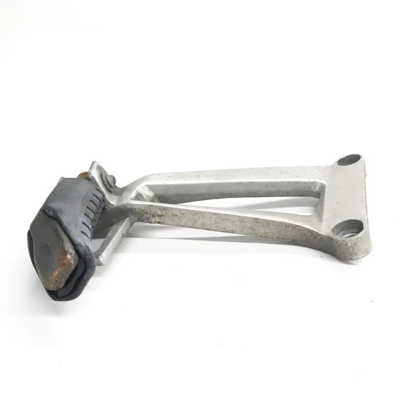 Platine et repose pieds arriere gauche HONDA CBR 125 R 2004-2006
