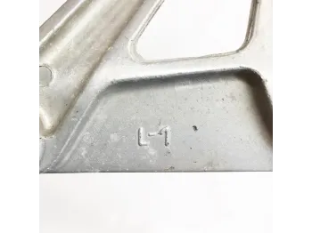 Platine et repose pieds arriere gauche HONDA CBR 125 R 2004-2006