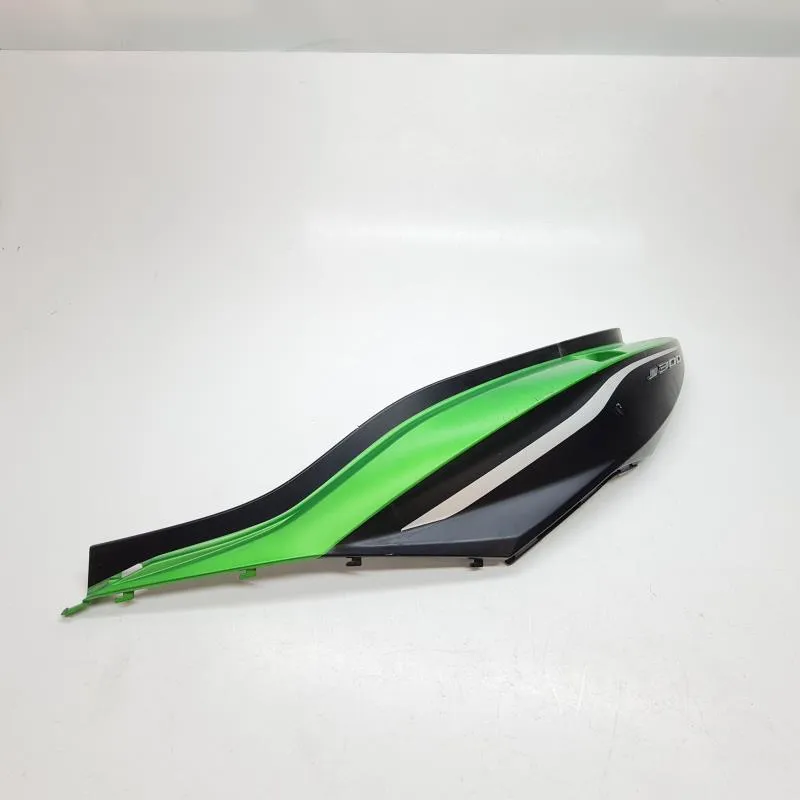 Cache carenage coque arriere gauche KAWASAKI J 300 2017-2018